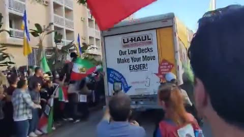 Φορτηγό έπεσε πάνω σε πορεία Ιρανών αντικαθεστωτικών, στο Λος Άντζελες