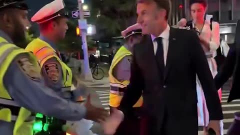 Macron forced to walk 30 minutes through NYC