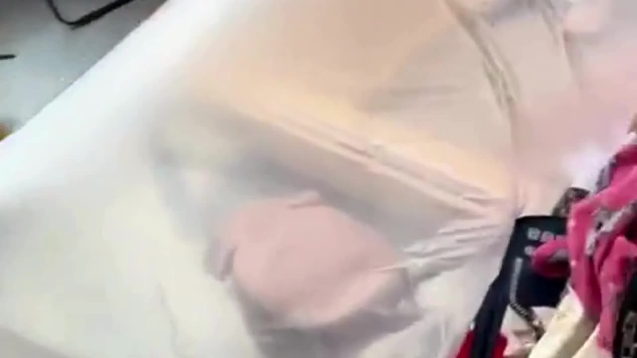 🔧🌀 Creative DIY Air Cooler Using a Fan & Plastic Sheet! ❄️💨#DIYProjects 🛠️ #CoolingHack ❄️#HomeTips🏡