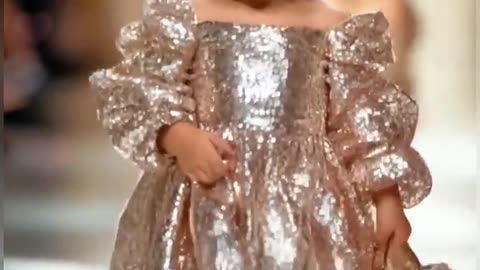 Cute baby catwalk do watch