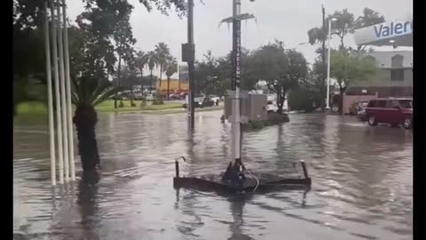 Massive Flooding Now at 610 Broadway, Houston, Texas – LIVE Footage