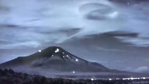 La meilleure vidéo d'OVNI jamais enregistrée au-dessus de l'Angleterre ! Une pieuvre volante