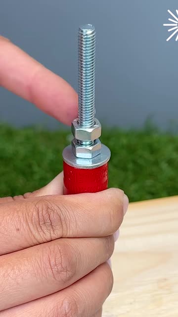 Clever trick for perfect bolt alignment.mp4