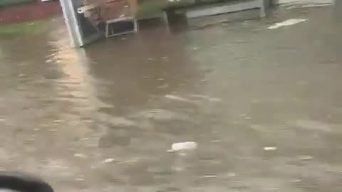 🚨 Parts of Queens, NYC, are under water from massive flooding as heavy rain storms