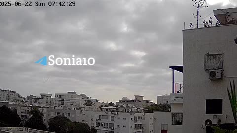 🇮🇱/🇮🇷 WATCH: The moment of an Iranian ballistic missile impacted Haifa