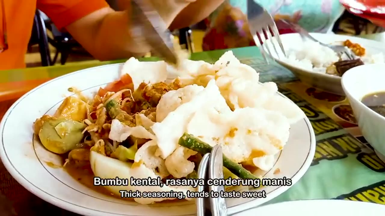 Giant Fried Tofu at Depot Sari Rasa Lawang – Super Jumbo & Crispy!