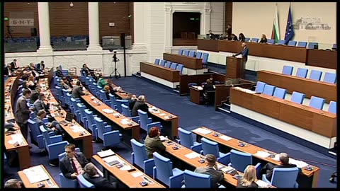 Първи сблъсъци на опозиция с властта - Величие vs. Корупционери