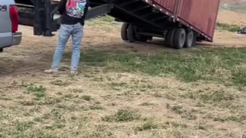 How We Unload Two 20ft Containers | USA Containers