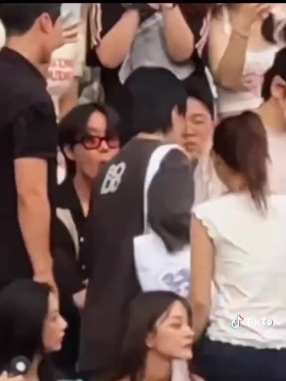 bts jhope twice nayeon blackpink world tour 2025