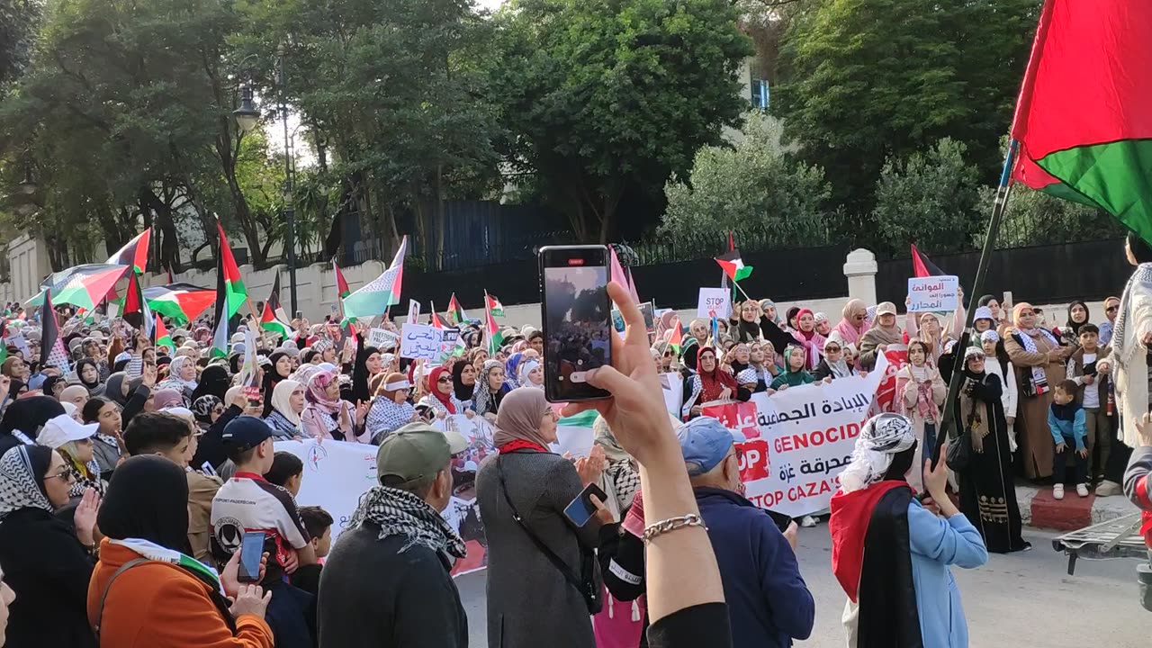 مسيرة حاشدة شعبية استنكارا لرسو سفن العدو بميناء طنجة المراة المغربية تحيي المراة الغزاوية