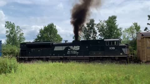 What? NS Train SD70ACe 1139 billowing fire and smoke