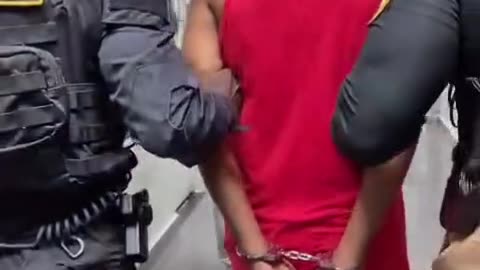 Policía Captura Hombre