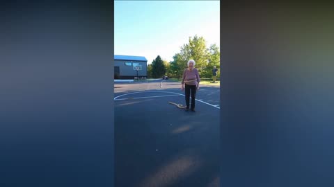 Viral Funny old man's reaction to being pranked 🤣🤣