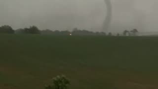 Tornado Near Morganfield, KY beginning to rope out May 16, 2025