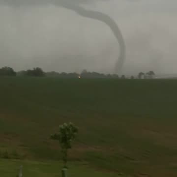 Tornado Near Morganfield, KY beginning to rope out May 16, 2025