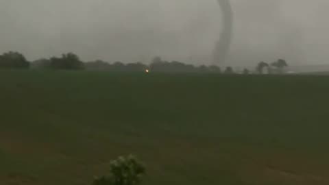 Tornado Near Morganfield, KY beginning to rope out May 16, 2025