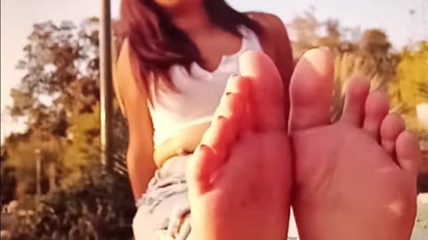18 yr old hs senior stunning feet modeling