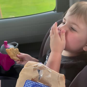 She stole my cookie!