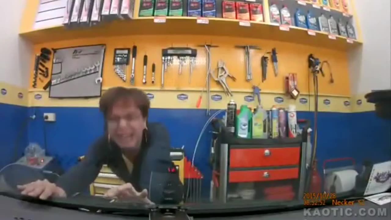 Dumbfuck of the day award goes to