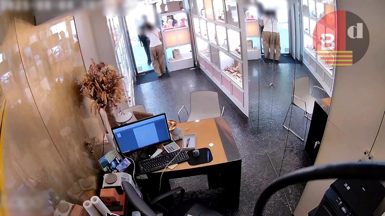 Dos ladrones se disfrazan de mujer para robar una joyería de Sarrià-Sant Gervasi