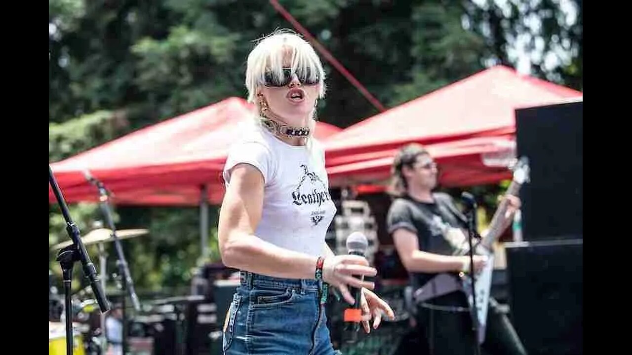 U SHOULD NOT BE DOING THAT ~ AMYL AND THE SNIFFERS