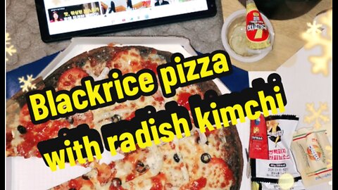 Food) Black rice dough reguler pizza withradish kimchi.