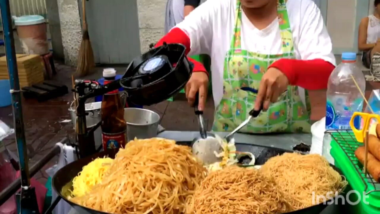 Street Noodles Cooking in Open Market | Sizzling Food Scene