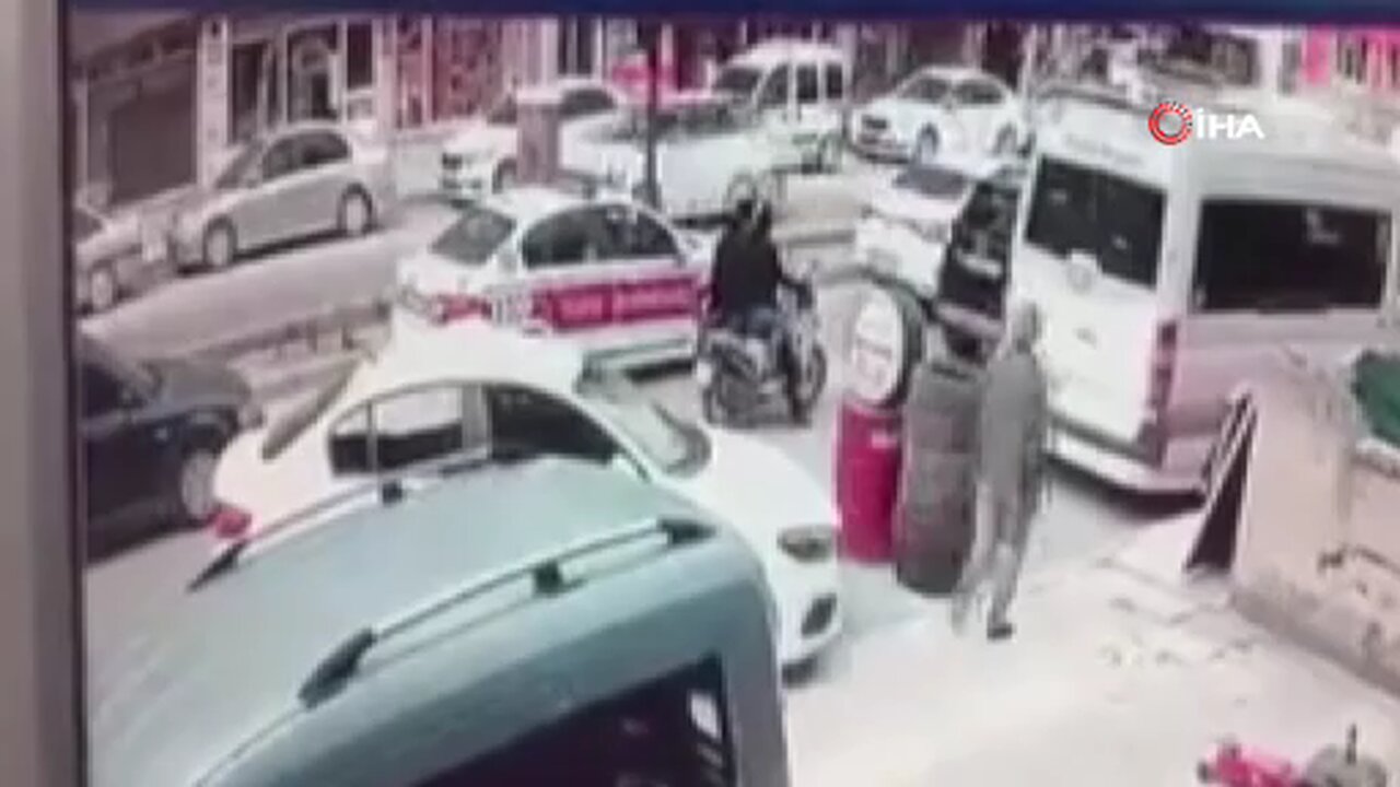 Elazığ’da tır, otomobili metrelerce sürükledi