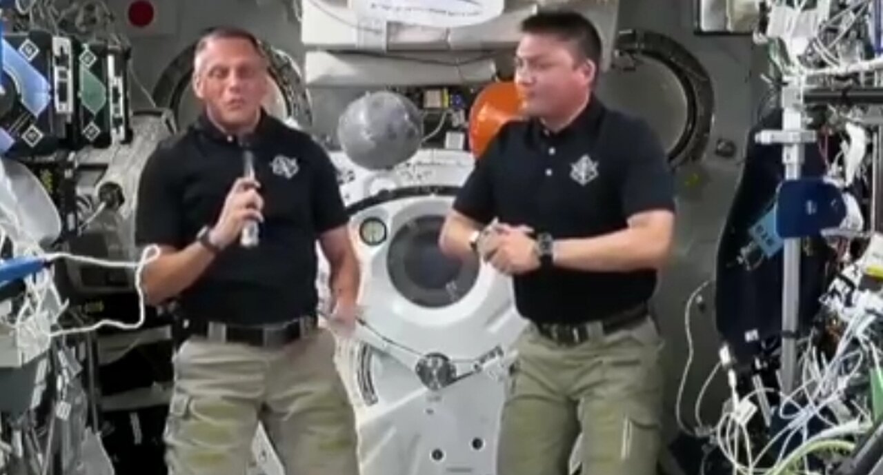 HOUSTON WE'VE GOT A PROBLEM! 🙈🙉🙊