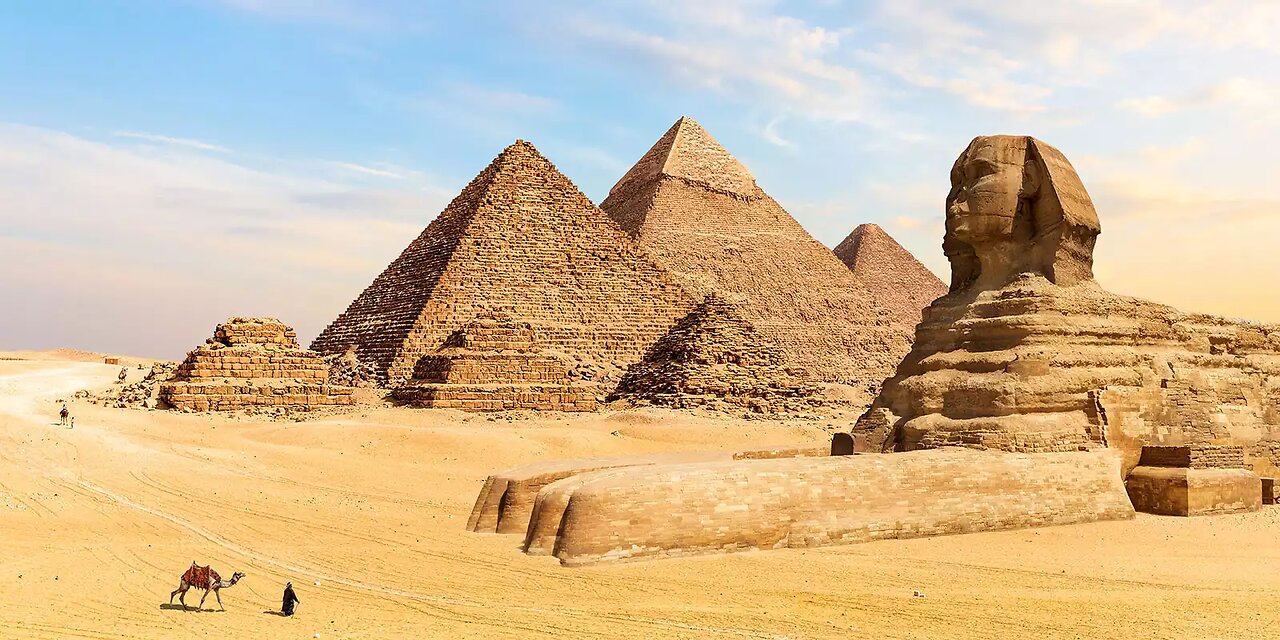 "Exploring the Majestic Pyramids of Giza: A Full Tour of Egypt's Ancient Wonders"