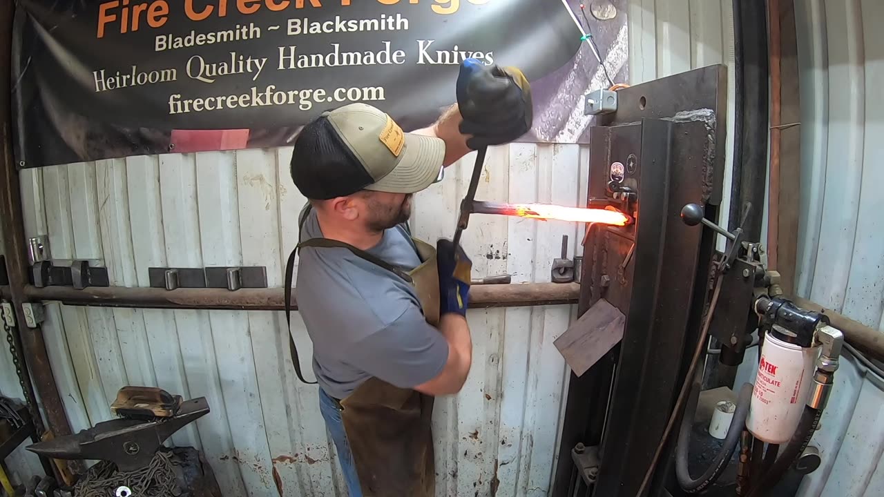 Forging "Twisted W's" Damascus Knife