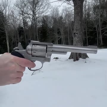 200周年纪念版鲁格手枪 #国外合法拍摄国内请勿模仿 #武器科普 #实弹射击 #男人减速带 #靶场射击