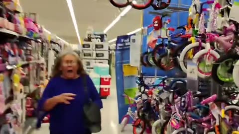 "Street Scam Gone Wrong: Woman’s Explosive Reaction!"
