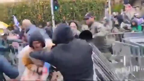 IsraeIi protesters s are trying to break into Netanyahu’s home.