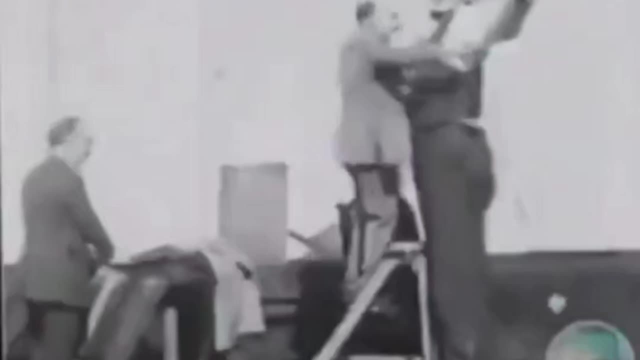 WANNA KNOW WHY THEY BUILT GIANT DOORS? HERE'S YOUR ANSWER