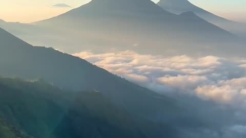 . "Ocean Serenity: Relaxing Coastal Views & Wave Sounds"
