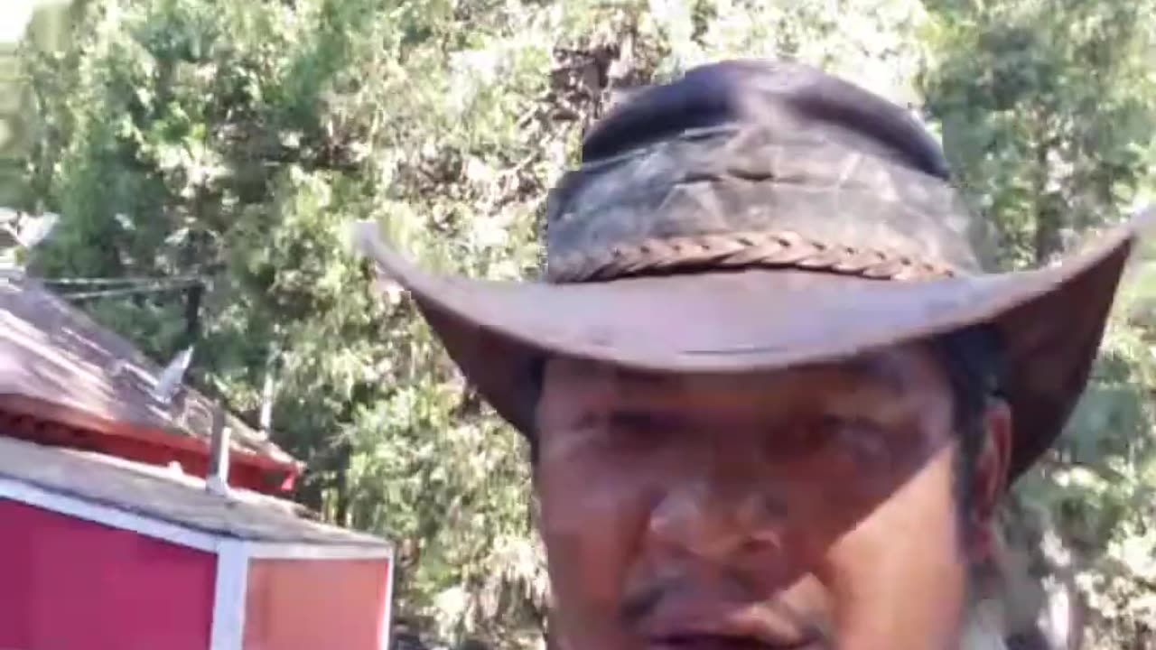 Crispy Chocolate Lolcow has a classic gay drink at a Mountain Saloon during Drunk Stream