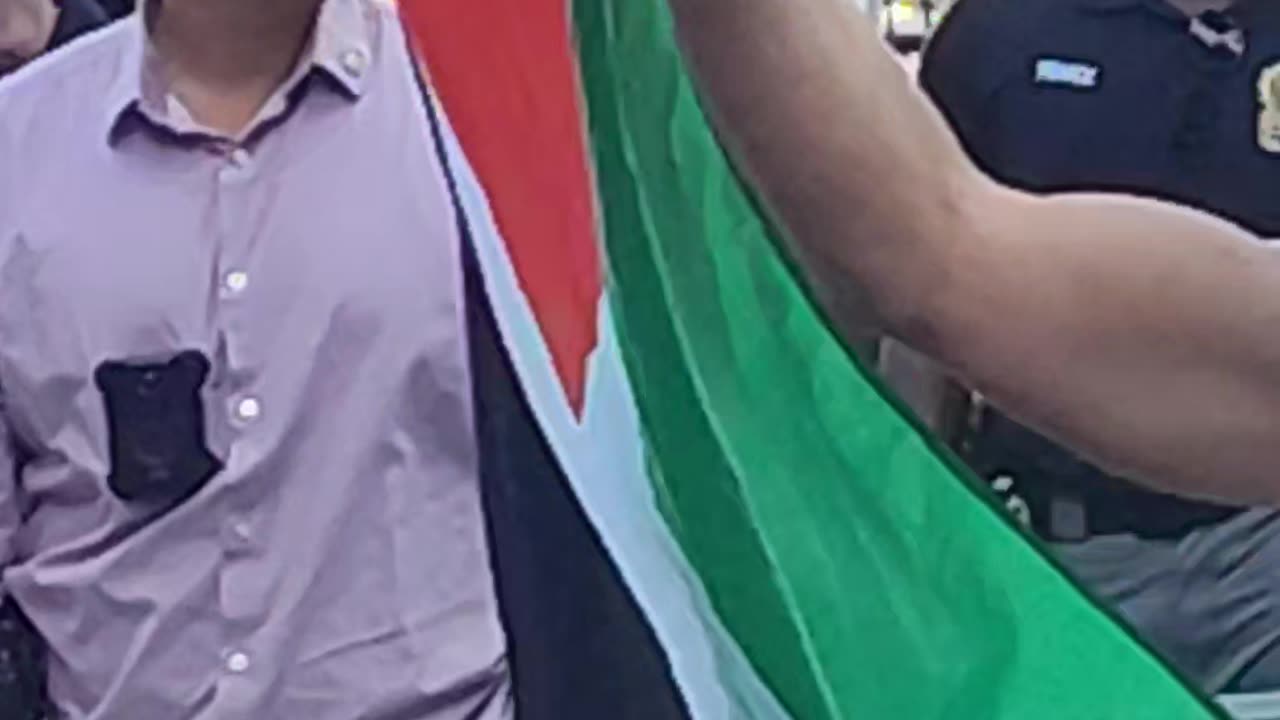 Rabbi Dovid Feldman + Muslims praying in front of the United Nations.