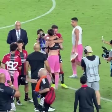 La charla y el abrazo entre Lionel Messi y Matias Coccaro
