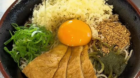 Making tanuki soba
