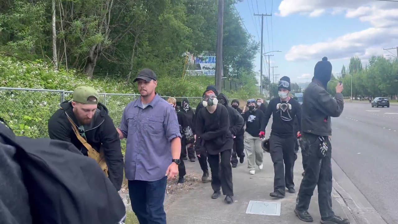 ANTIFA ASSAULTS INNOCENT VET ON SIDEWALK AN NOBODY CARES WTF?
