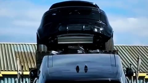 You Have to See This Range Rover Unloading! Open Car Shipping Action 🚗