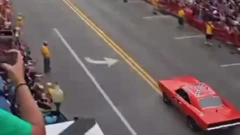 A Replica of the General Lee Jumped Over a Fountain in Somerset, Kentucky