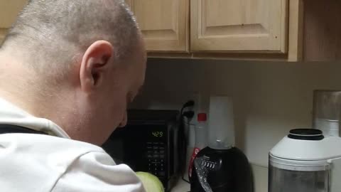 SHOWING HOW I MAKE CABBAGE SOUP.