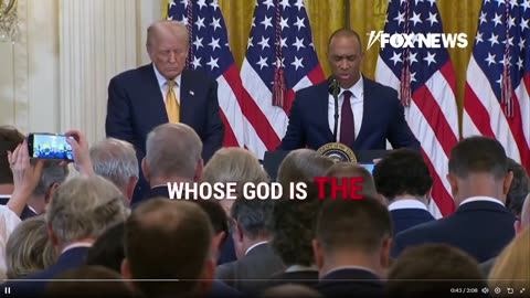 Tổng thống Trump ca ngợi Chúa Jesus tại Bạch Cung.