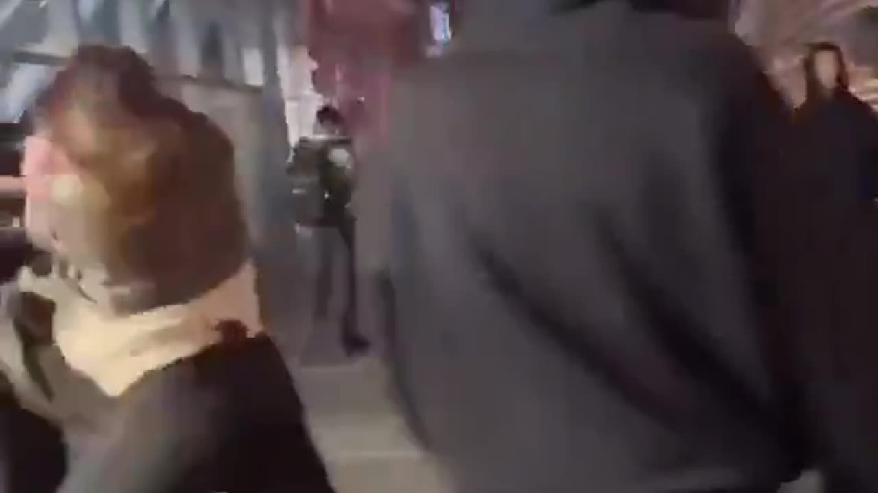 🚨🏴󠁧󠁢󠁳󠁣󠁴󠁿BREAKING NEWS African migrant attacks Scottish girls in Glasgow.