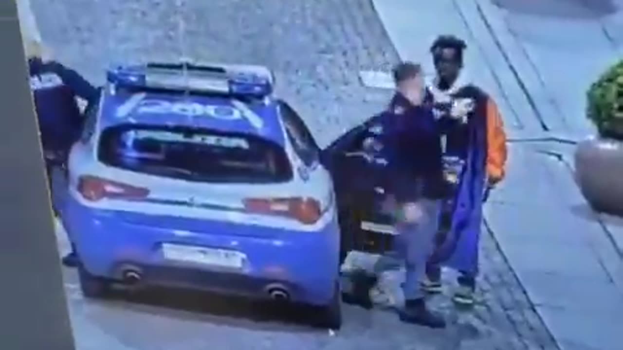 A fake asylum seeker attacks Italian police and is forced to eat asphalt