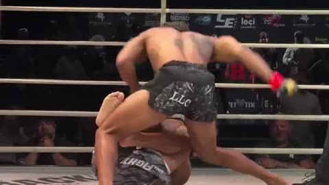 FLYING KNEE ✈️🦵🏾💥