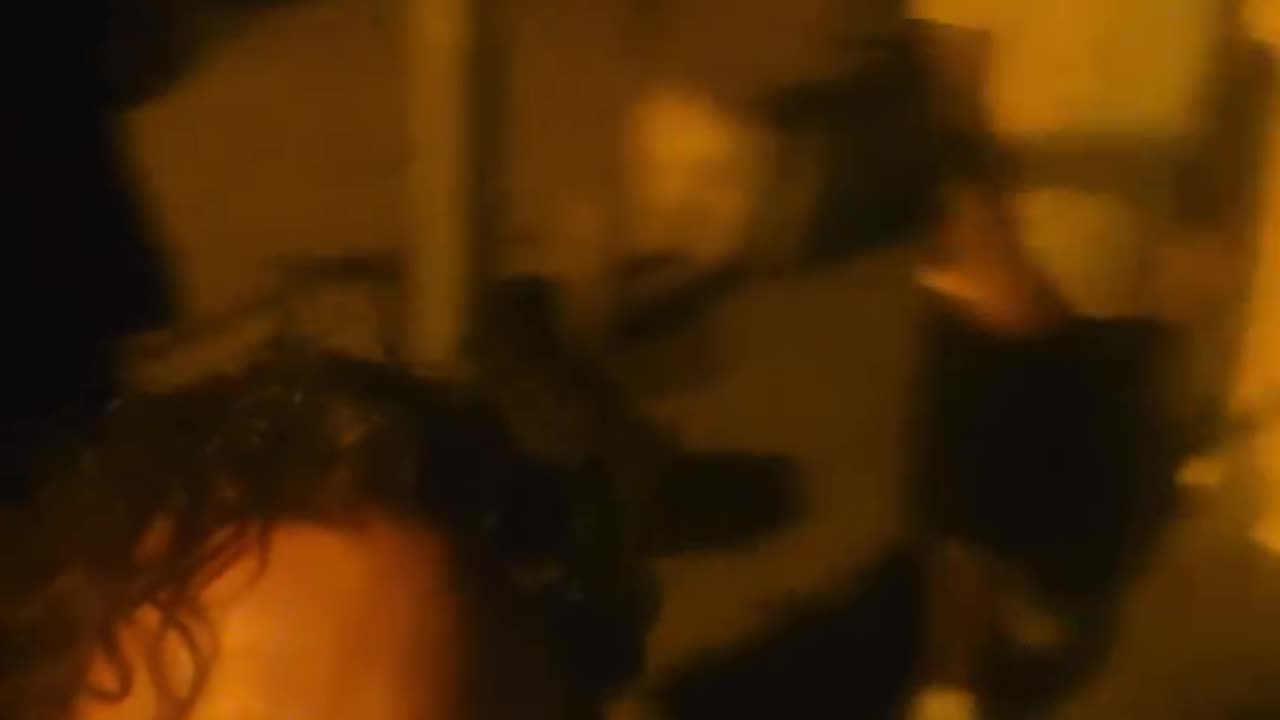 Laert Vasili surprizohet nga çunat e lagjes