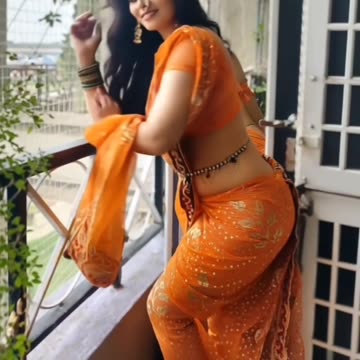 Simple Desi Moments 🌸 | Traditional Saree Look on Balcony 🪁